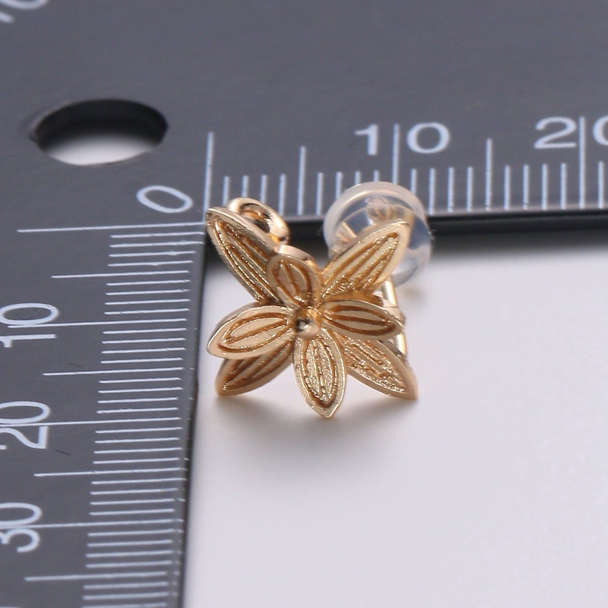 1 Pair Dainty Gold Filled Blooming Flower Studs L-018