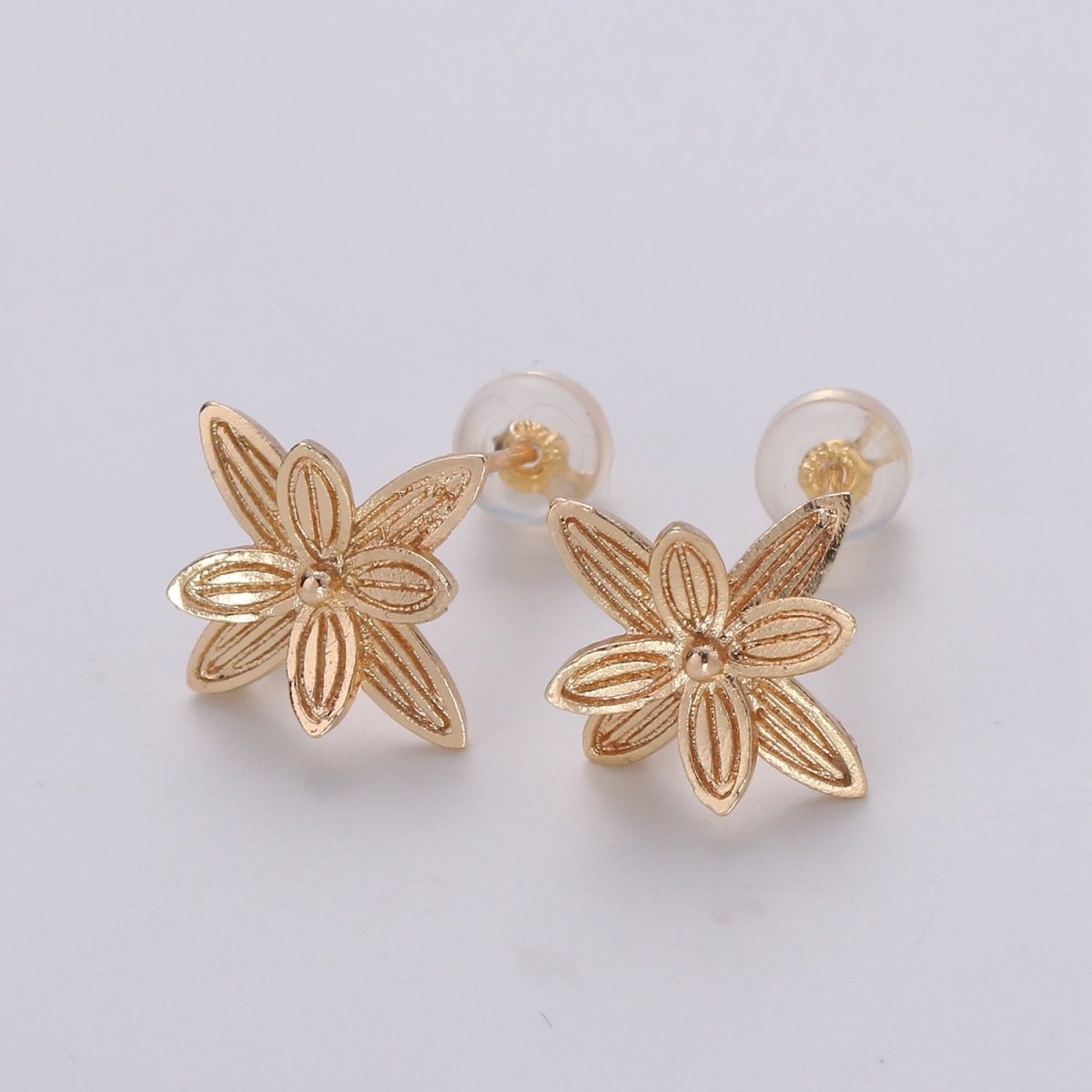1 Pair Dainty Gold Filled Blooming Flower Studs L-018