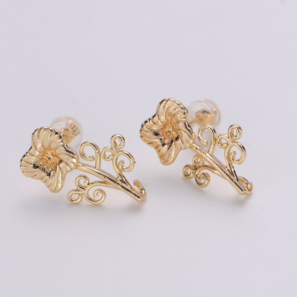 1 Pair Gold Filled Flower Studs L-017
