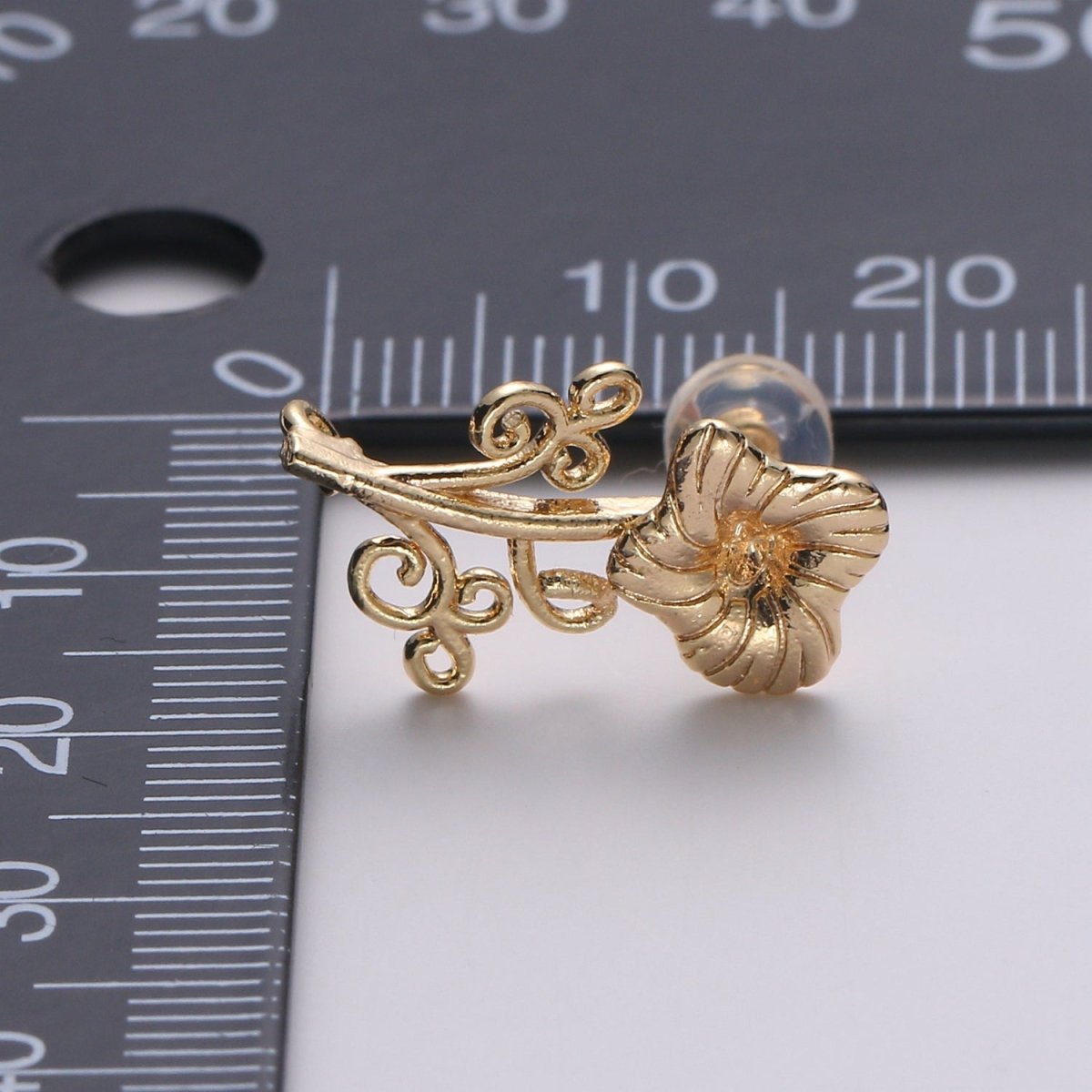 1 Pair Gold Filled Flower Studs L-017