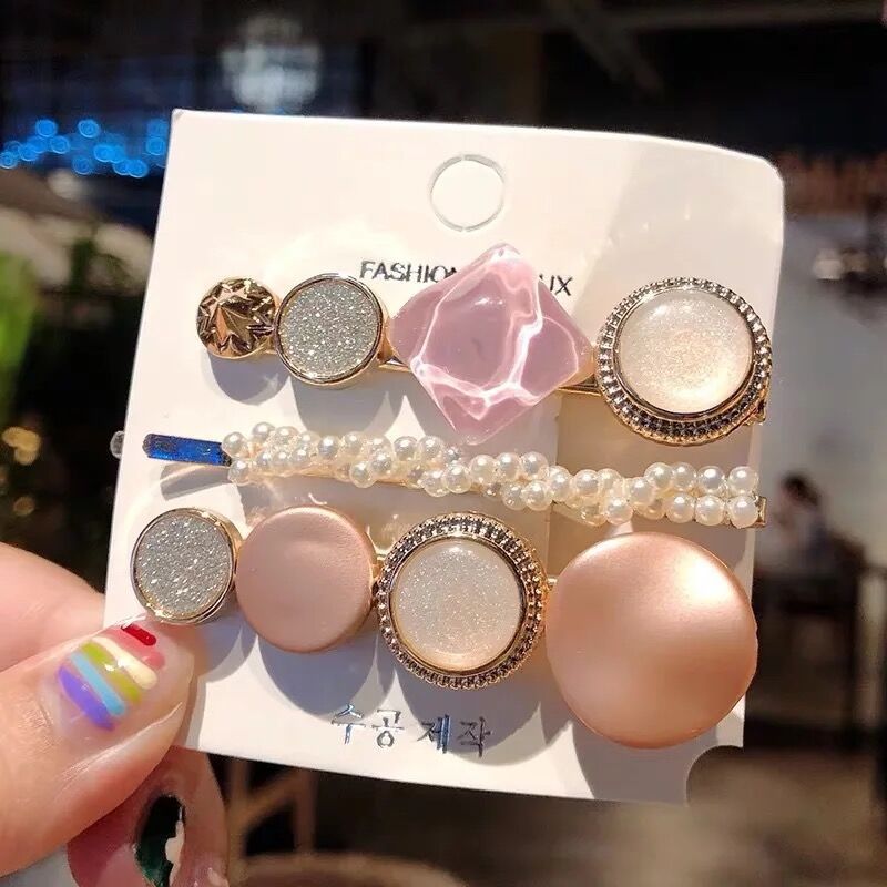 Pearl hair accessories
