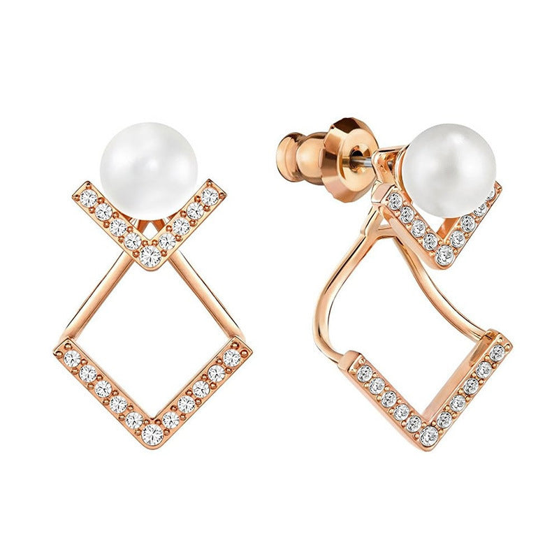 Elegant Pearl and Diamond Jewelry