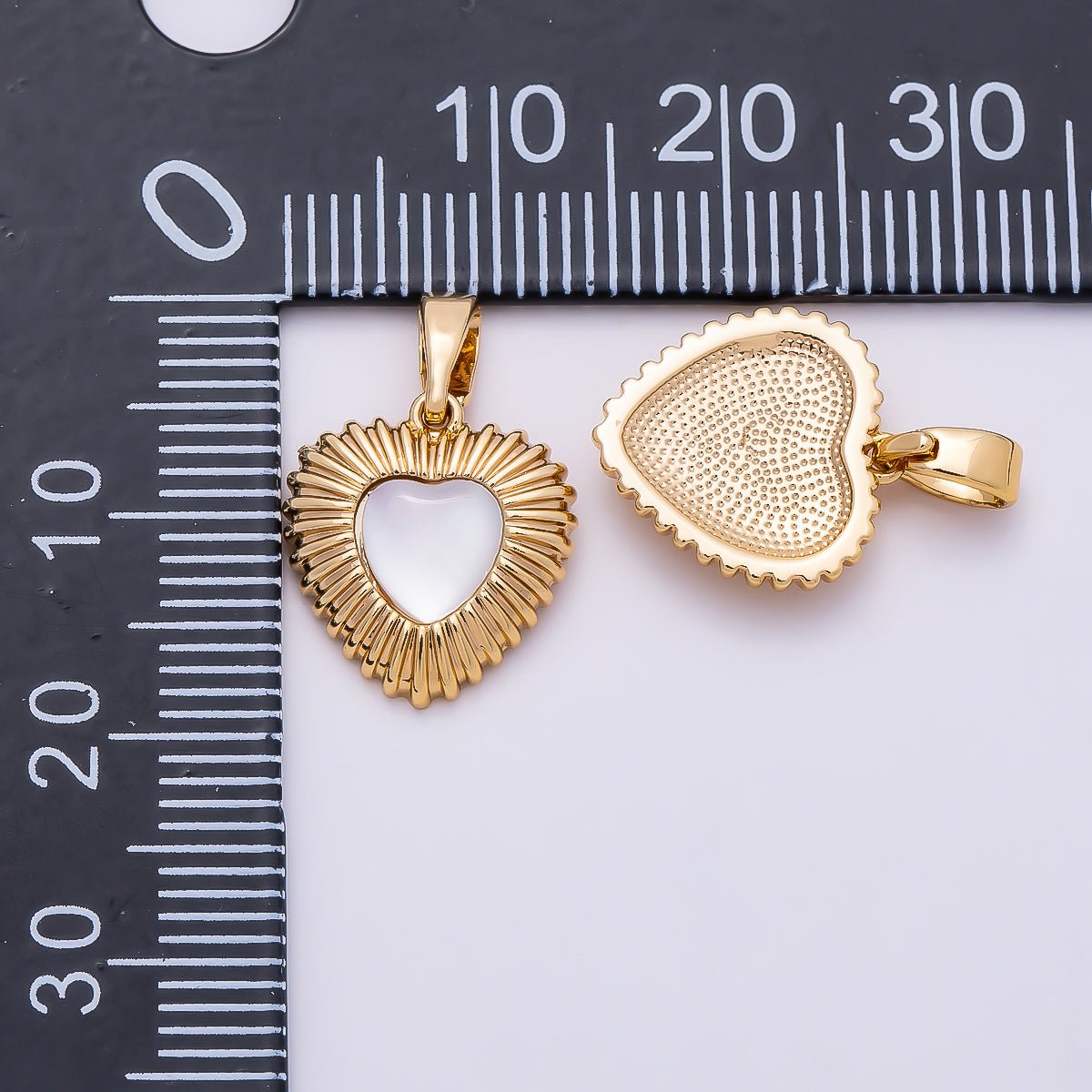 16K Gold Filled 13mm Shell Pearl Ribbed Textured Heart Pendant | Charms-01364