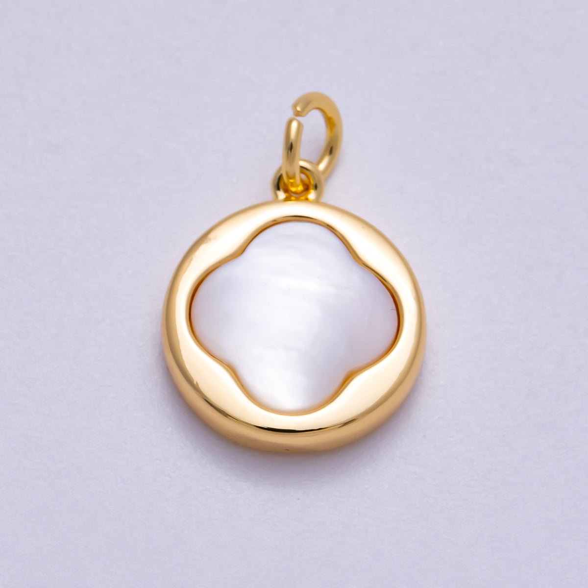 16K Gold Filled 15mm Shell Pearl Lucky Clover Round Charm | Charms-00590