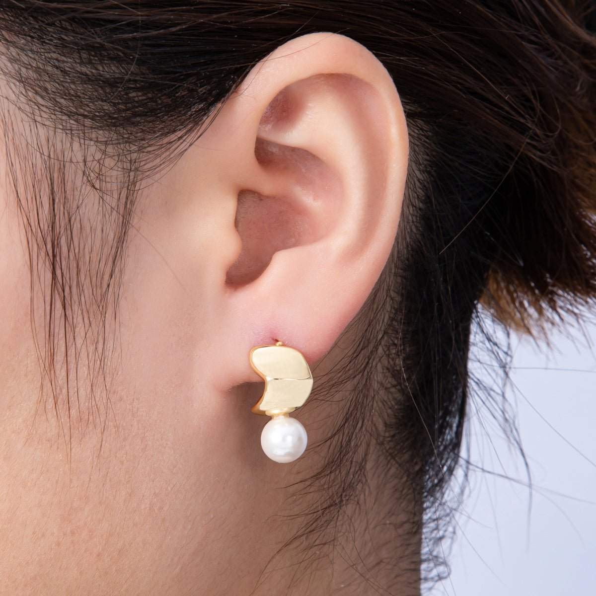 16K Gold Filled 19mm Shell Pearl Wide Molten Drop Stud Earrings | Earrings-00139