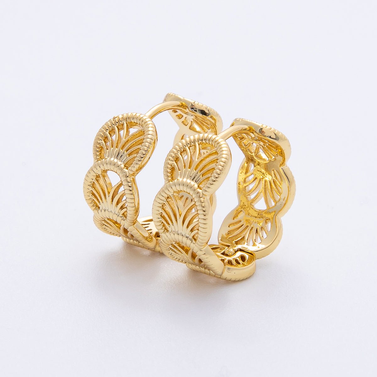 18K Gold Filled 15mm Geometric Filigree Huggie Hoop Earrings | T482