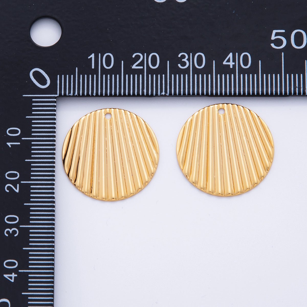 18K Gold Filled 21mm Ribbed Linear Round Charm Finding | Z1196