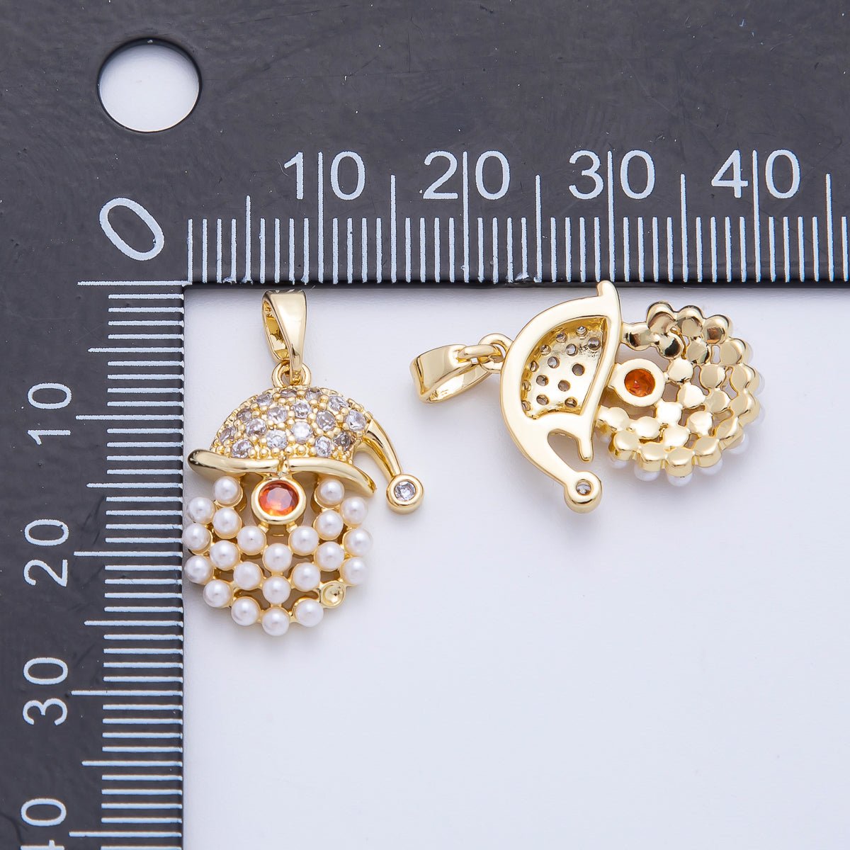 18K Gold Filled 25mm Round CZ Santa Claus Saint Nicholas Shell Pearl Beard Christmas Pendant | AF1143