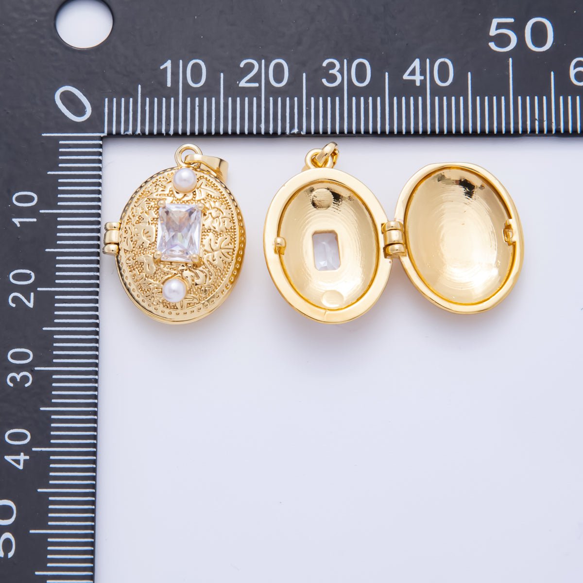 18K Gold Filled 27mm Cubic CZ Vintage-style Centerpiece Locket Pendant | AH801