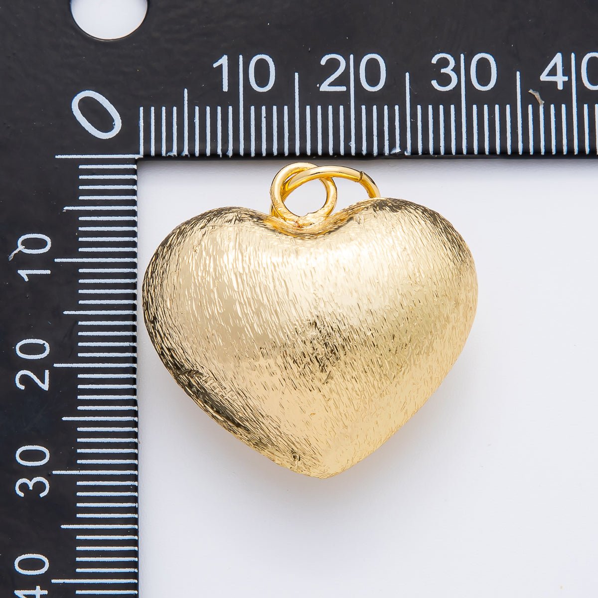 18K Gold Filled 37mm Line Textured Chubby Heart Charm | AF1350
