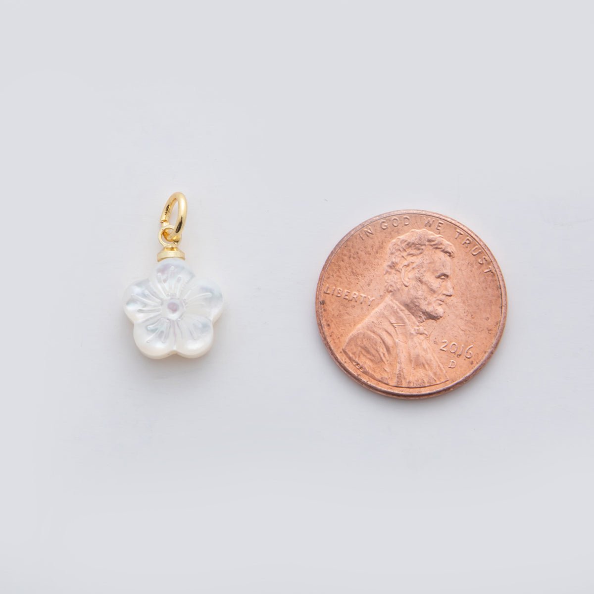 18K Gold Filled White Shell Pearl Daisy Flower Charm | AJ309