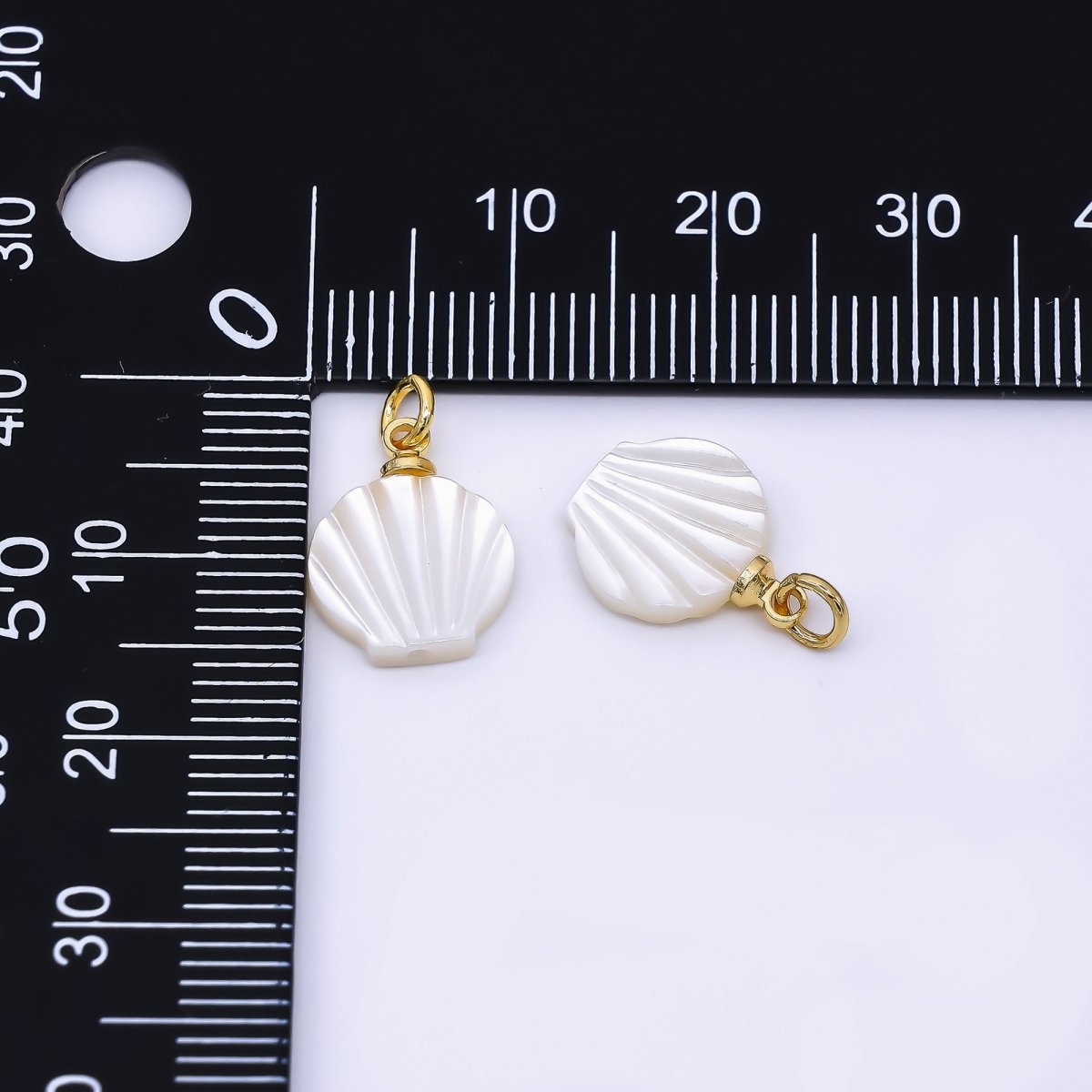 24K Gold Filled 13mm Fan-Shaped Scallop Sea Shell Pearl Charm | P1792