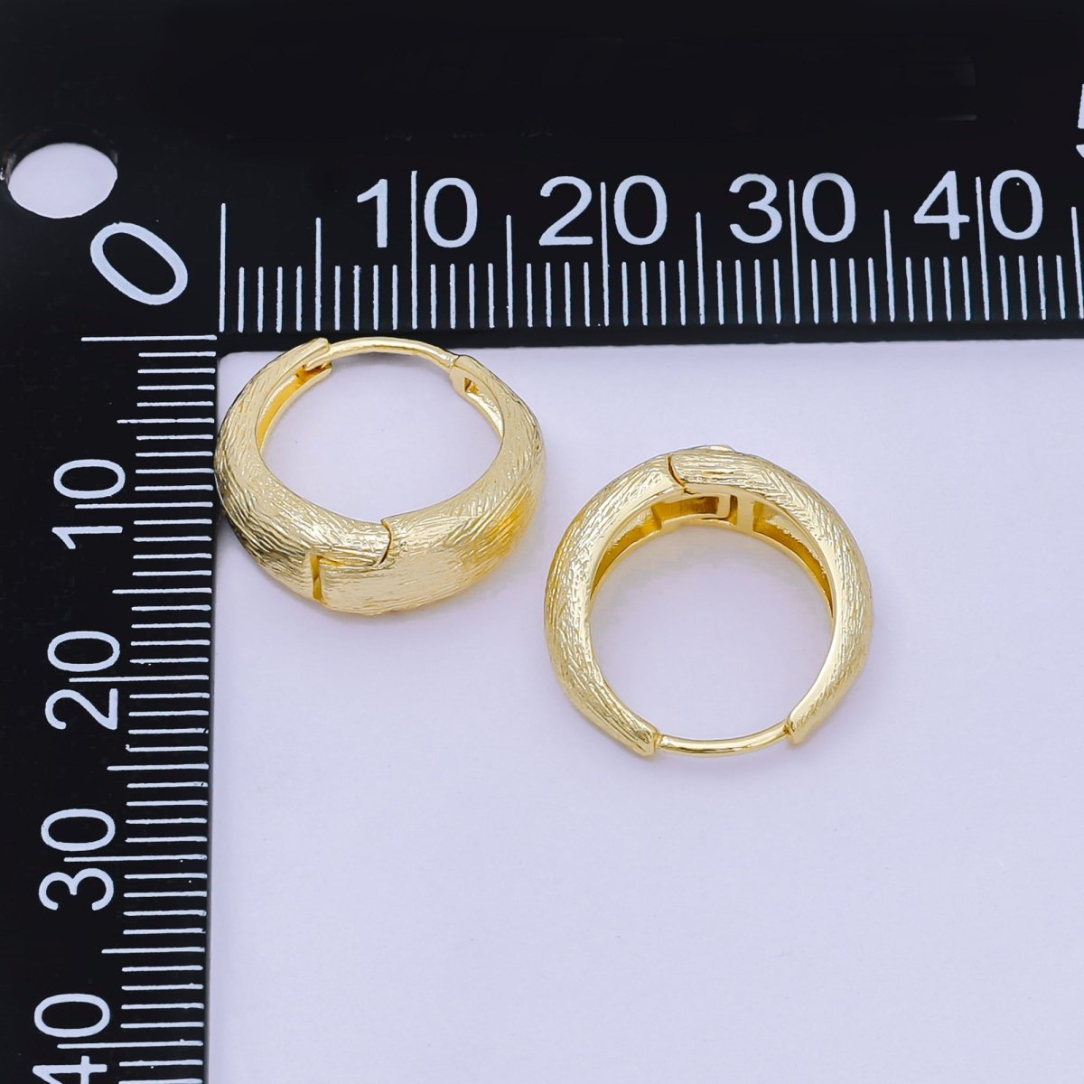 16.5 mm Minimalist Textured Dome Lever Back Huggie Earrings in Gold & Silver | AJ-102 AJ-116