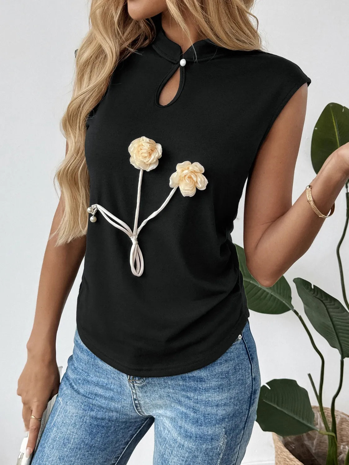 Floral Applique Keyhole Sleeveless Top