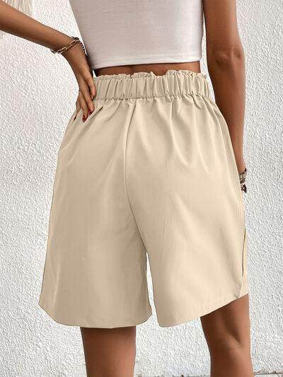 Pocketed Half Elastic Waist Shorts with Side Pockets
