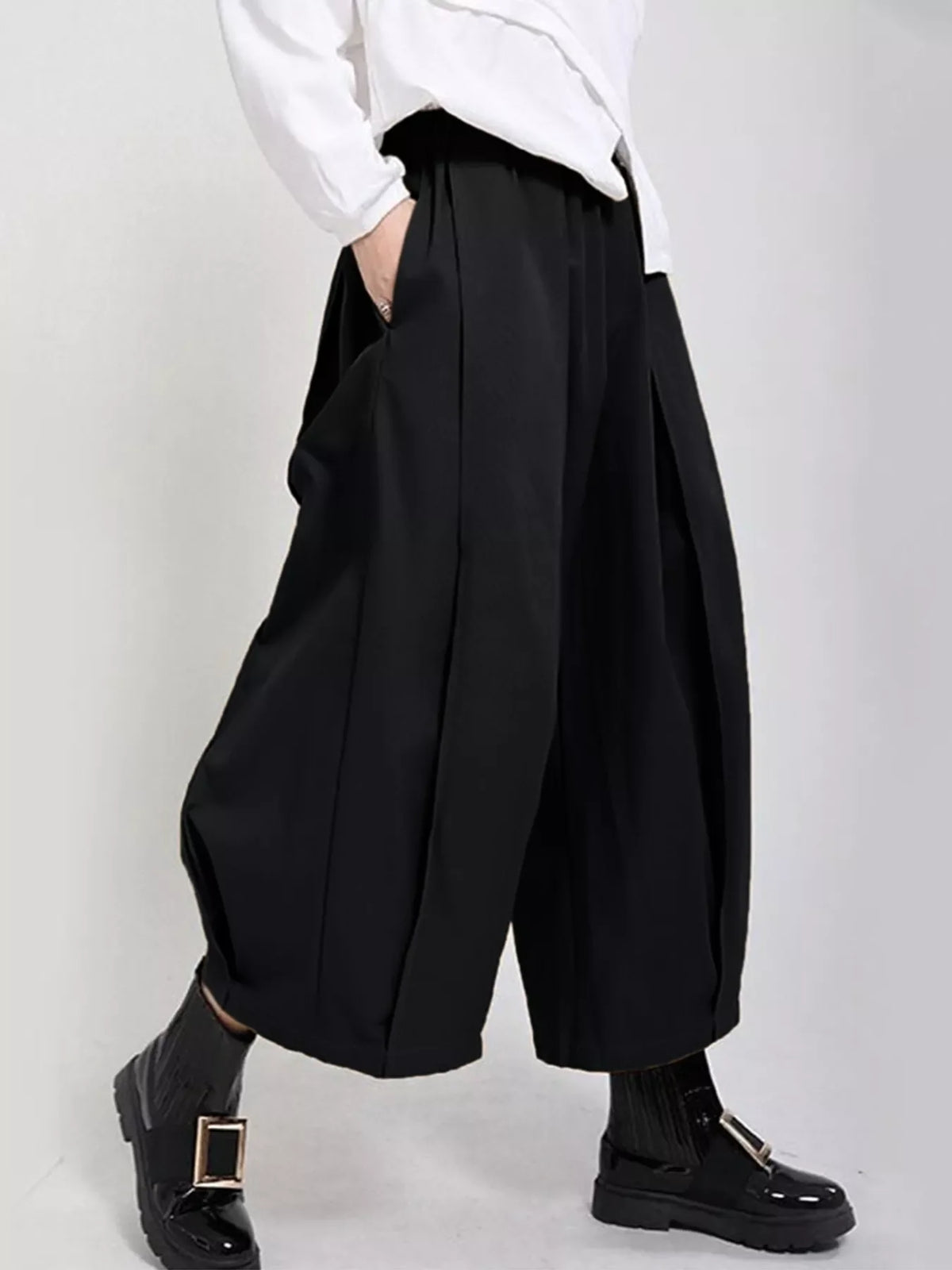 Wide Leg Pleated Detail Pants