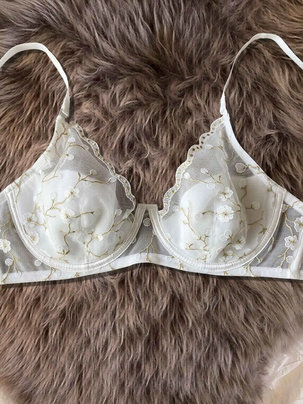 Underwear for Girls, Summer Thin Style, Pure and Sweet, Embroidered Lace, Underwire, Slimming, Deep V, Beautiful Back Bra