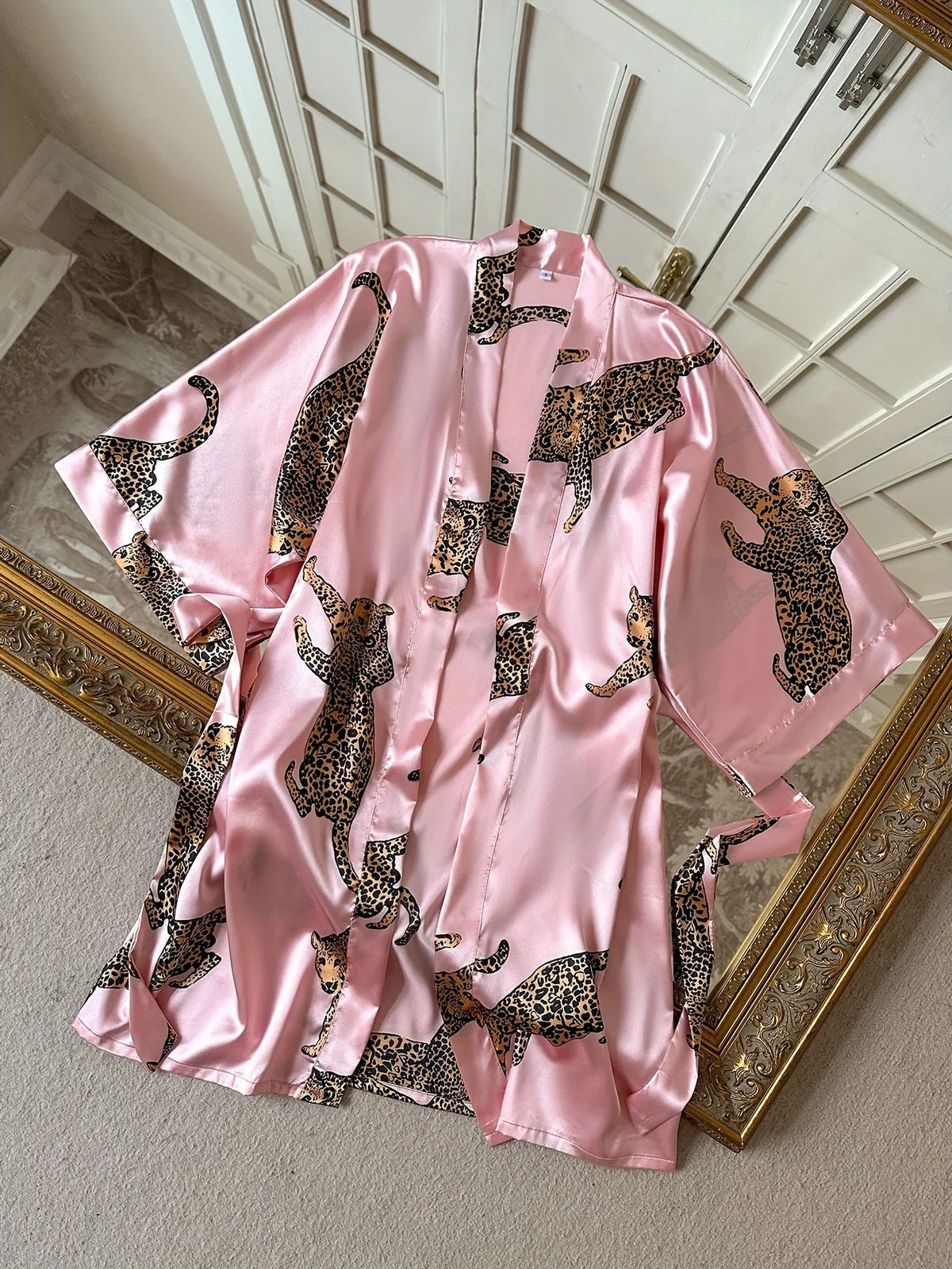 Fashion Satin Women Nightgown Leopard Print V Neck Comfortable Bathrobe Loungewear Wlegant and Breathable Ladies&