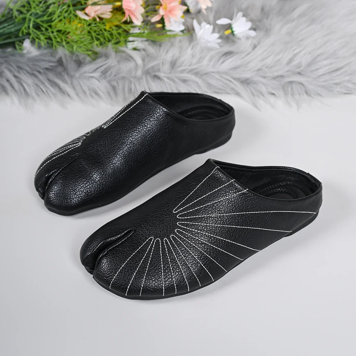 Women Tabi Split Toe Mules Sunburst Stitch Soft Leather Closed Toe Backless Slip‑On Flat Casual Shoes