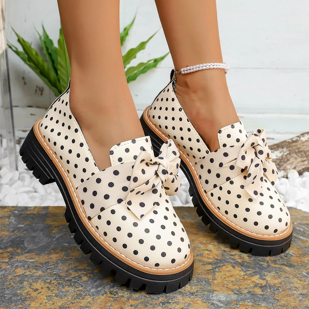 Women Polka‑Dot Bow Platform Loafers Round‑Toe Slip‑On Lug‑Sole PU Leather Contrast Stitching Vintage Casual Daily Shoes