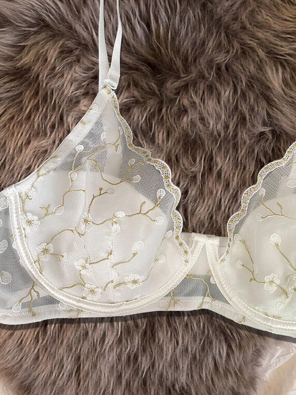 Underwear for Girls, Summer Thin Style, Pure and Sweet, Embroidered Lace, Underwire, Slimming, Deep V, Beautiful Back Bra