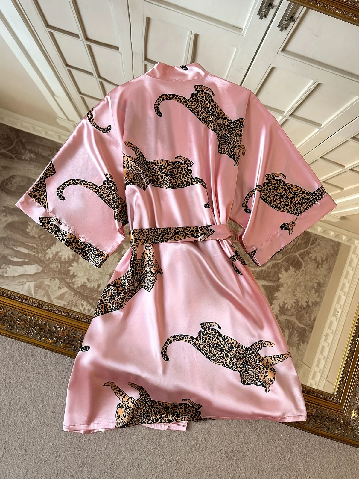Fashion Satin Women Nightgown Leopard Print V Neck Comfortable Bathrobe Loungewear Wlegant and Breathable Ladies&