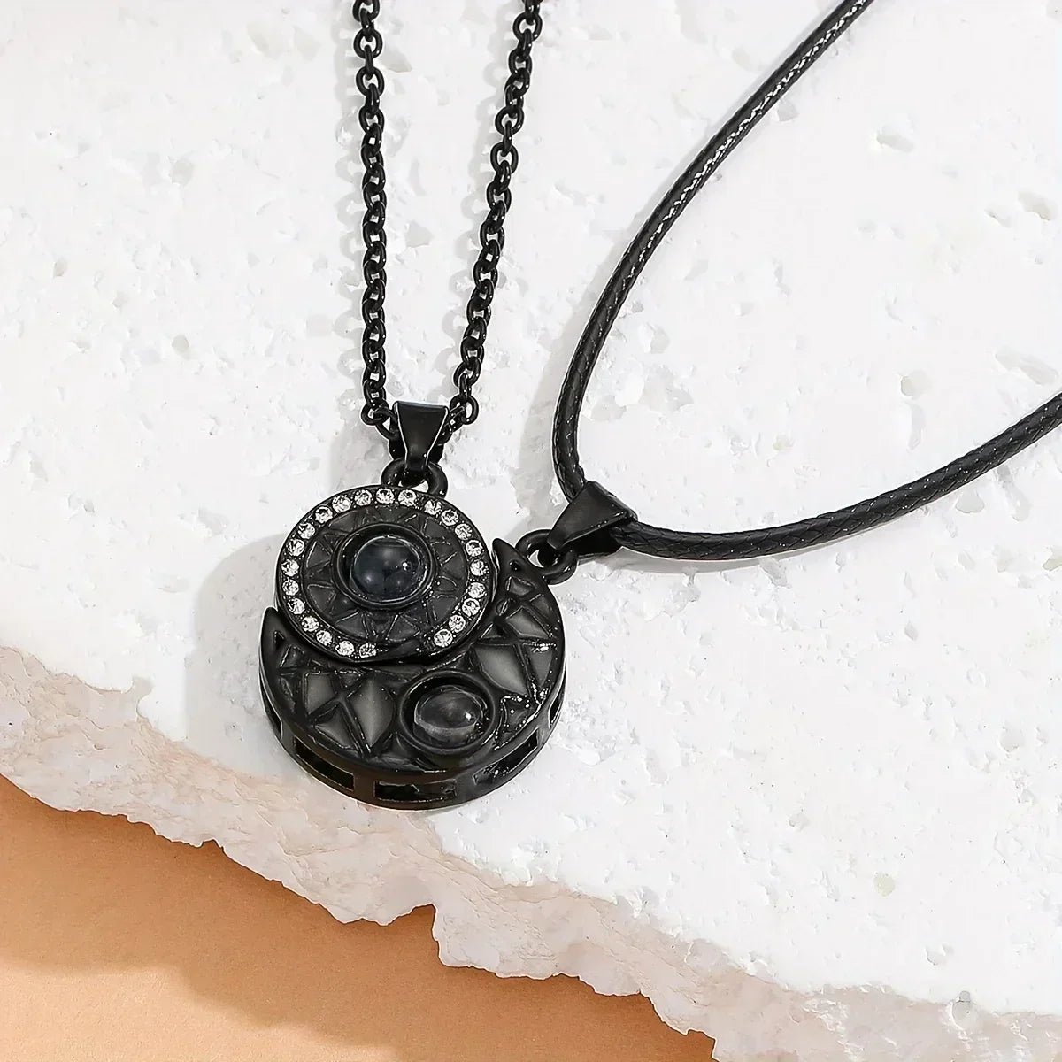 2Pcs Glowing Moon and Sun Projection Couple Necklaces in 100 languages expressing "I love you" - fashionable gift jewelry