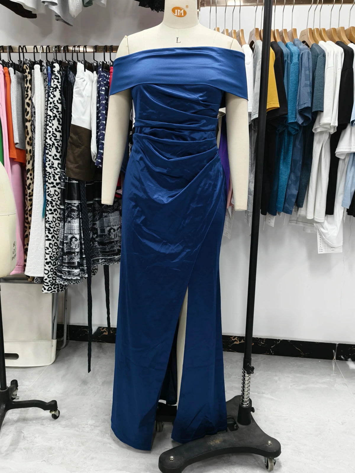 Elegant Satin Solid Color Off-Shoulder Women&