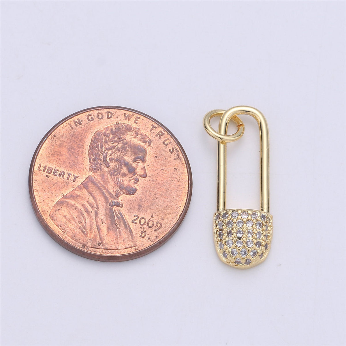Dainty Safety Pin Charm Gold Micro Pave Charm in Cubic Zirconia Charm for Necklace Earring Bracelet Component supply C-920