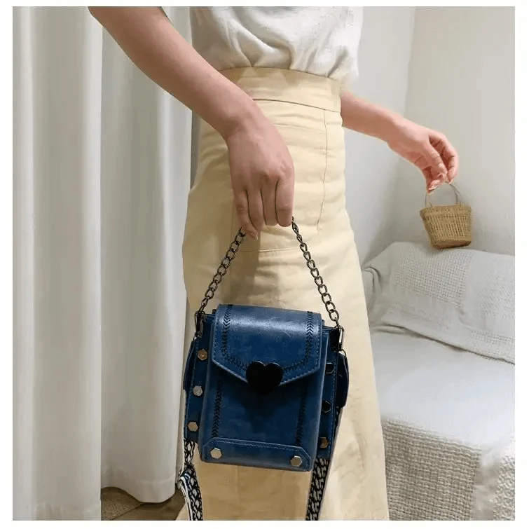 Modern Elegant Stunning Heart-Shaped Women&