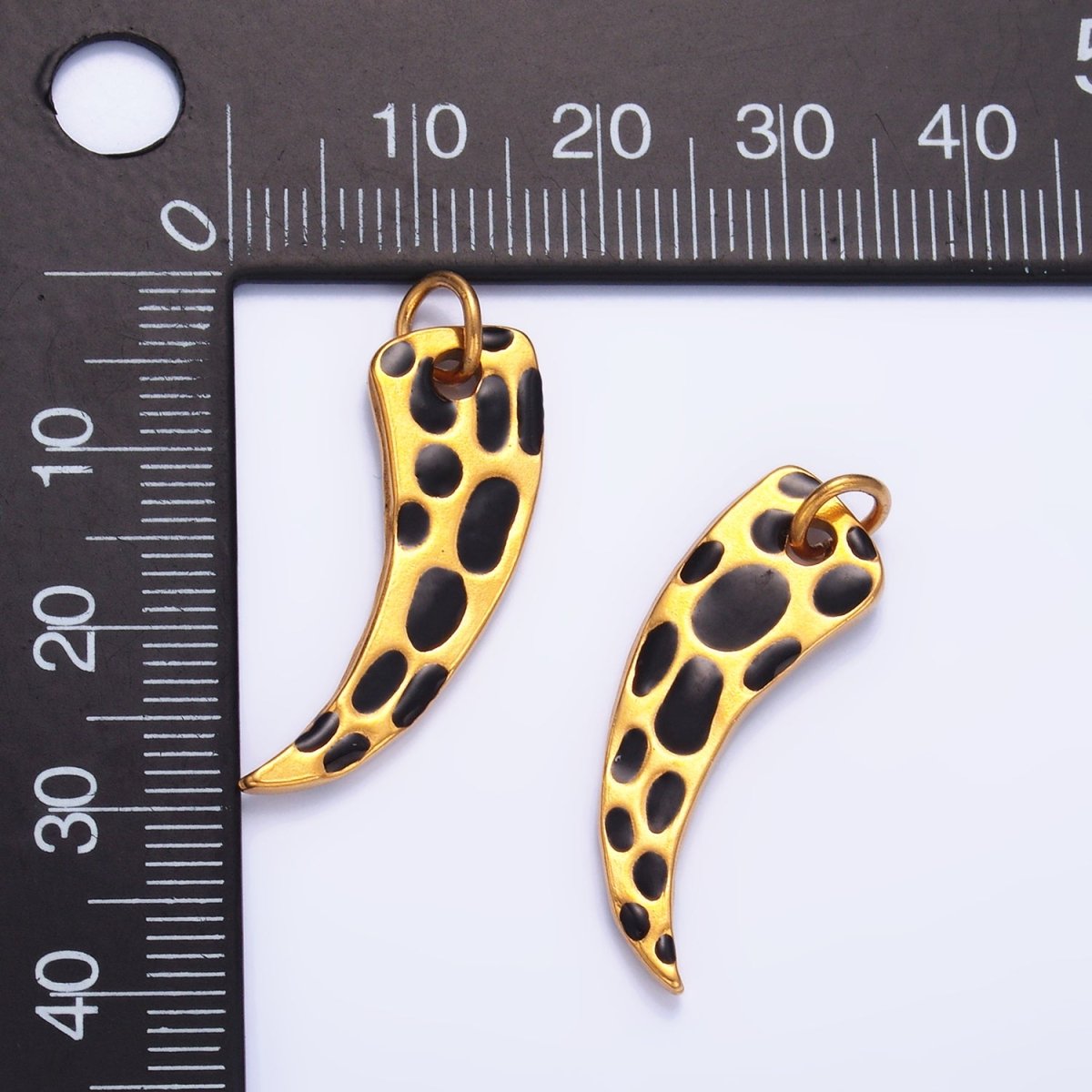 Stainless Steel Cheetah Dotted Talon Charm | P646