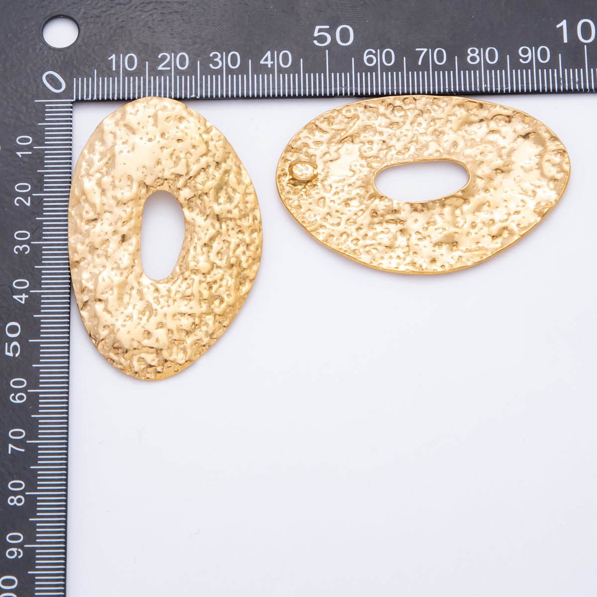 Stainless Steel Hammered Donut Oval Geometric Statement Pieces Charm | J506