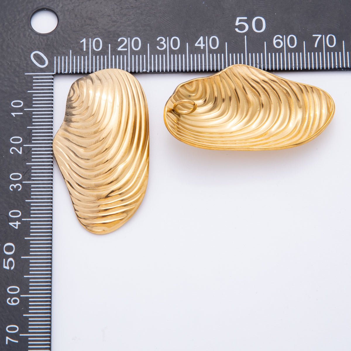 Stainless Steel Ribbed Textured Wave Minimalist Conch Sea Shell Statement Pieces Charm | J511