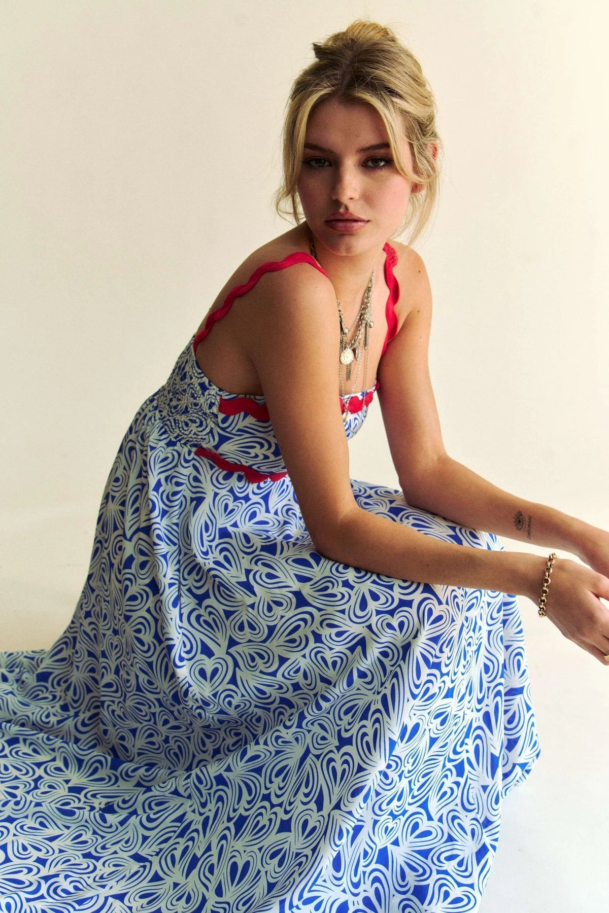 Davi &amp; Dani Geo 2 Tone Printed Wavi Trim Tiered Maxi Dress