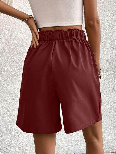 Pocketed Half Elastic Waist Shorts with Side Pockets