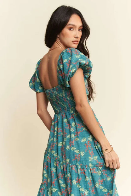 Davi &amp; Dani Lightweight Sweetheart Neck Textured Tiered Maxi Dress