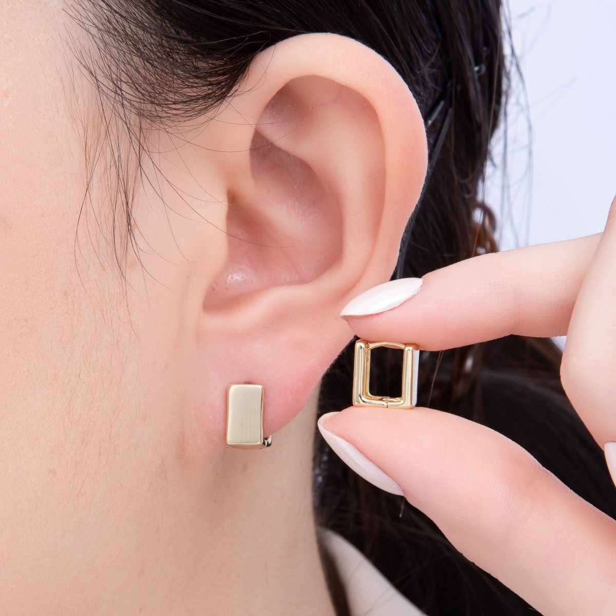 14K Gold Filled 10mm Minimalist Rectangle Cartilage Huggie | EARRINGS-00250