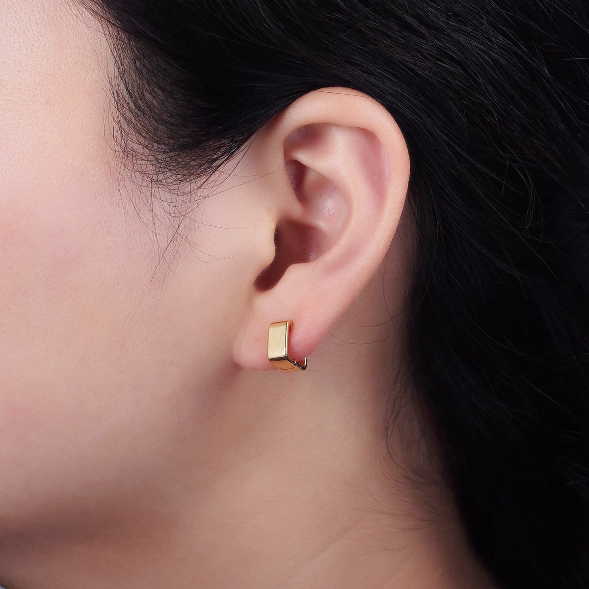 14K Gold Filled 10mm Wide Square Minimalist Cartilage Huggie Earrings | AE982