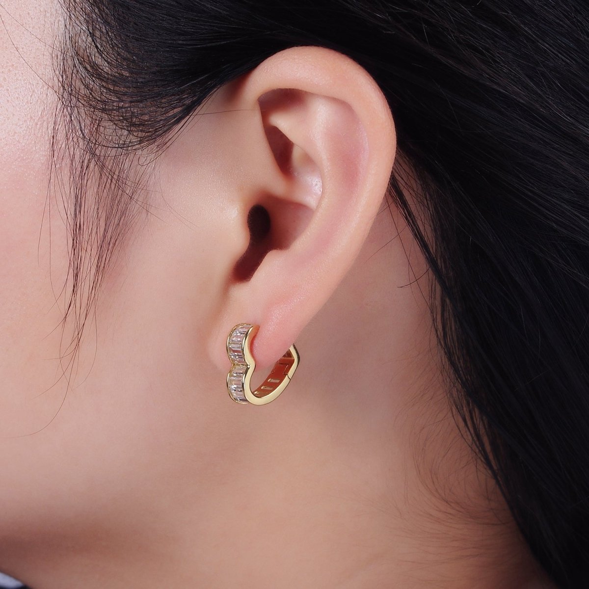 14K Gold Filled 15mm Clear Baguette Lined Heart Huggie Earrings | AE918