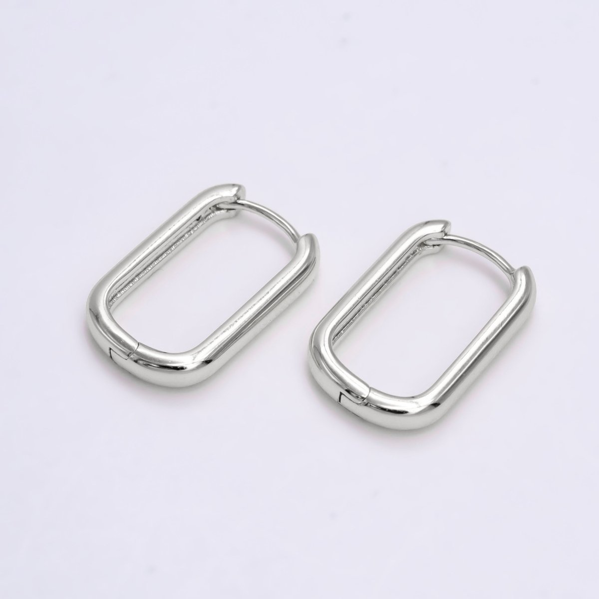 14K Gold Filled 18mm Oblong Minimalist Huggie Hoop Earrings | AE1101