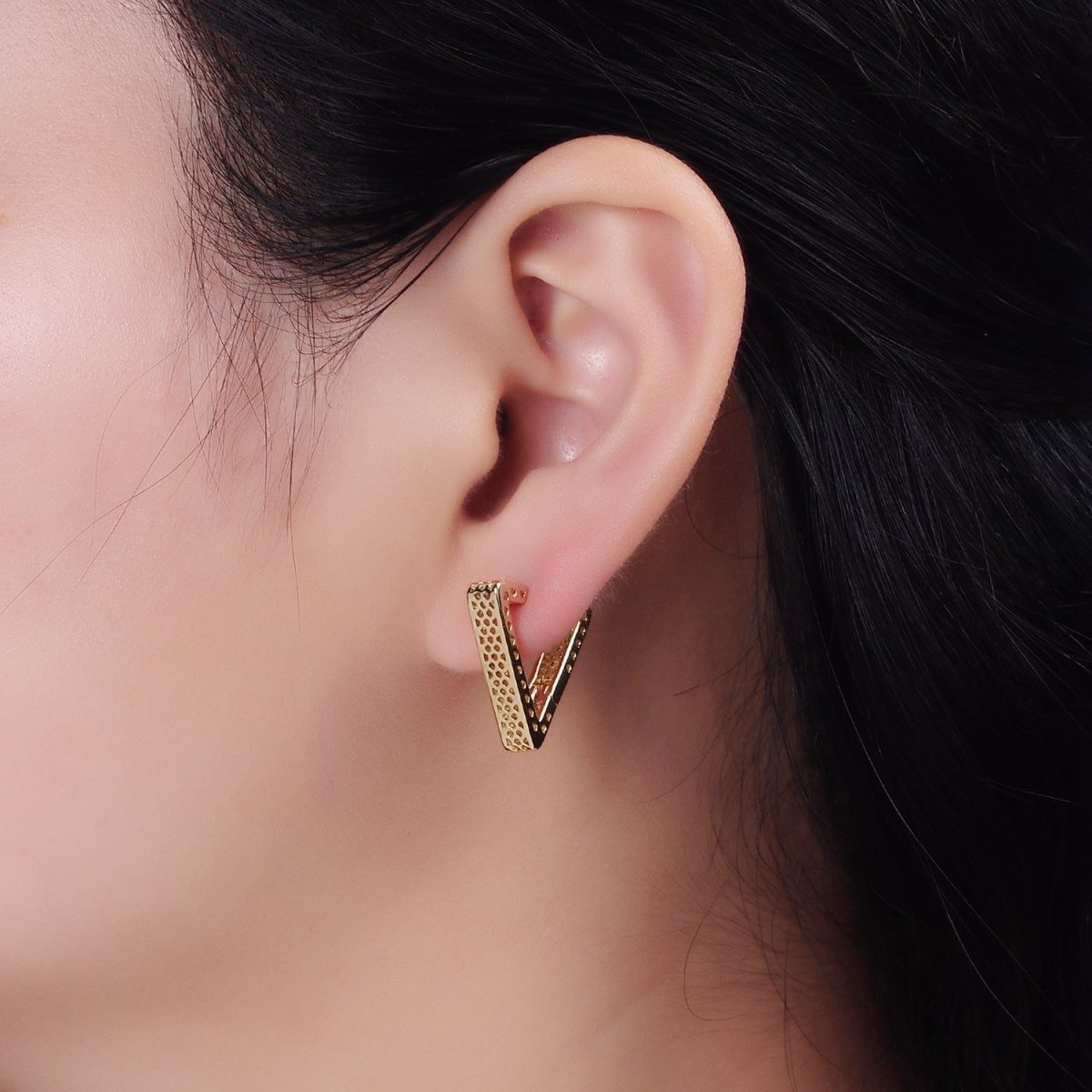 14K Gold Filled 20mm Heart Hexagonal Filigree Triangle Hoop Earrings | AE721