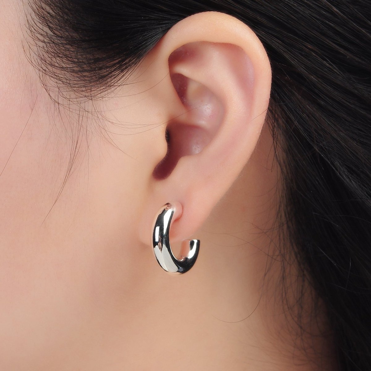 20mm Lightweight Minimalist C-Shaped Hoop Earrings in Gold &amp; Silver | AD707 AD708