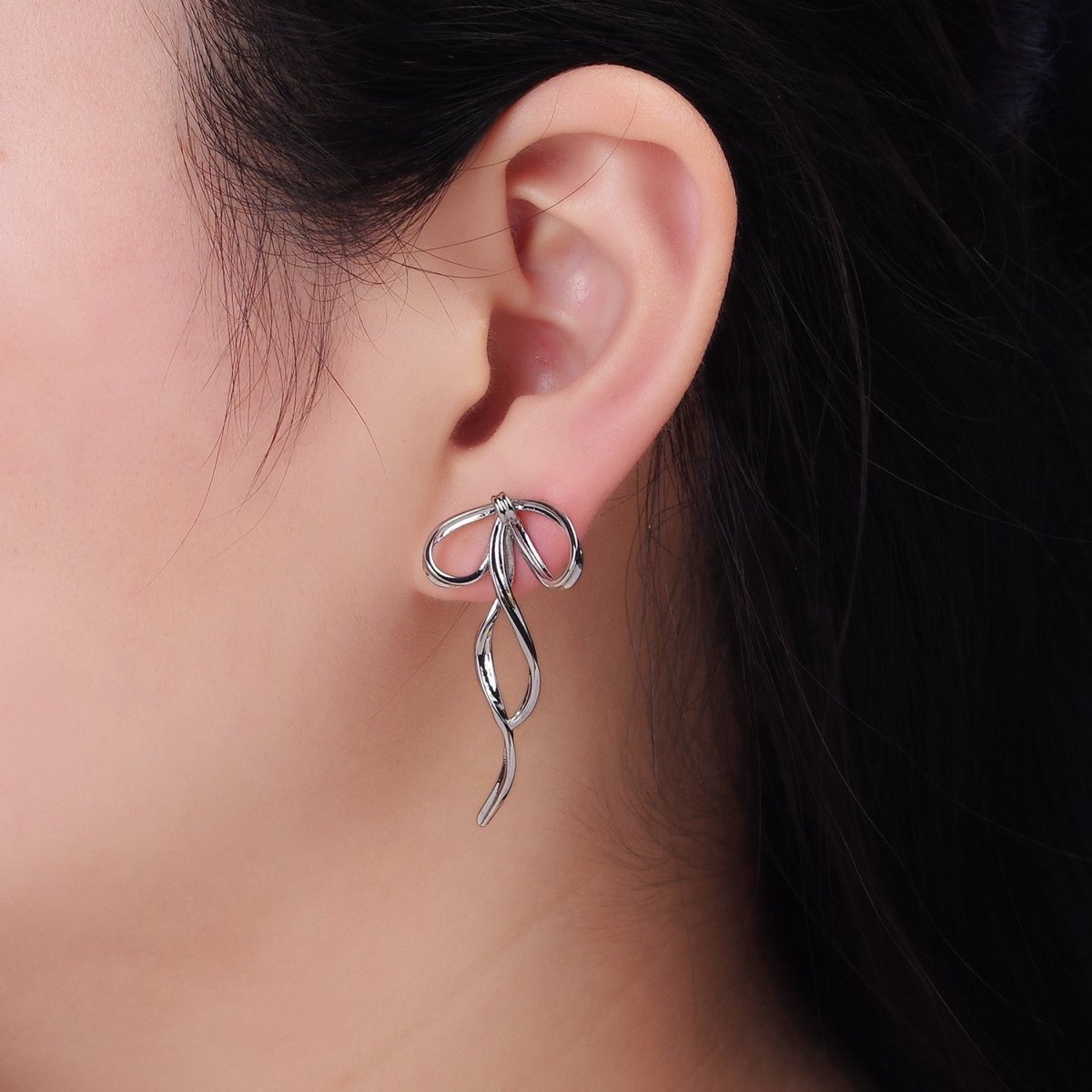 14K Gold Filled Curved Tied Ribbon Bow Stud Earrings in Gold &amp; Silver | Q170 Q171