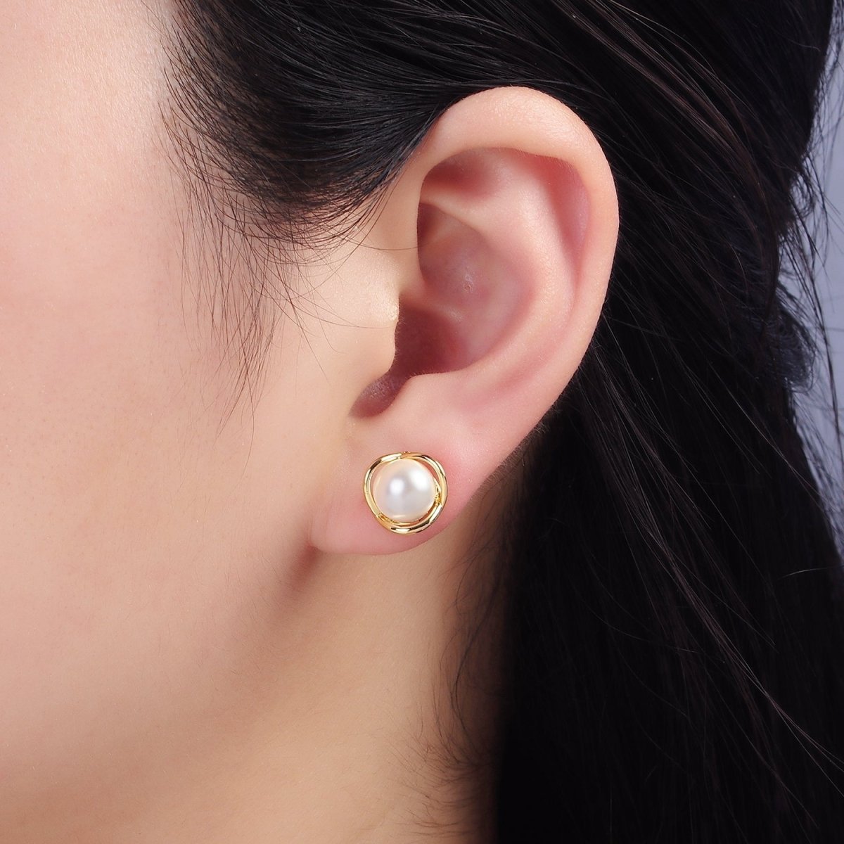 14K Gold Filled Iridescent Pearl Multiple Band Stud Earrings in Gold &amp; Silver | Q034 Q035