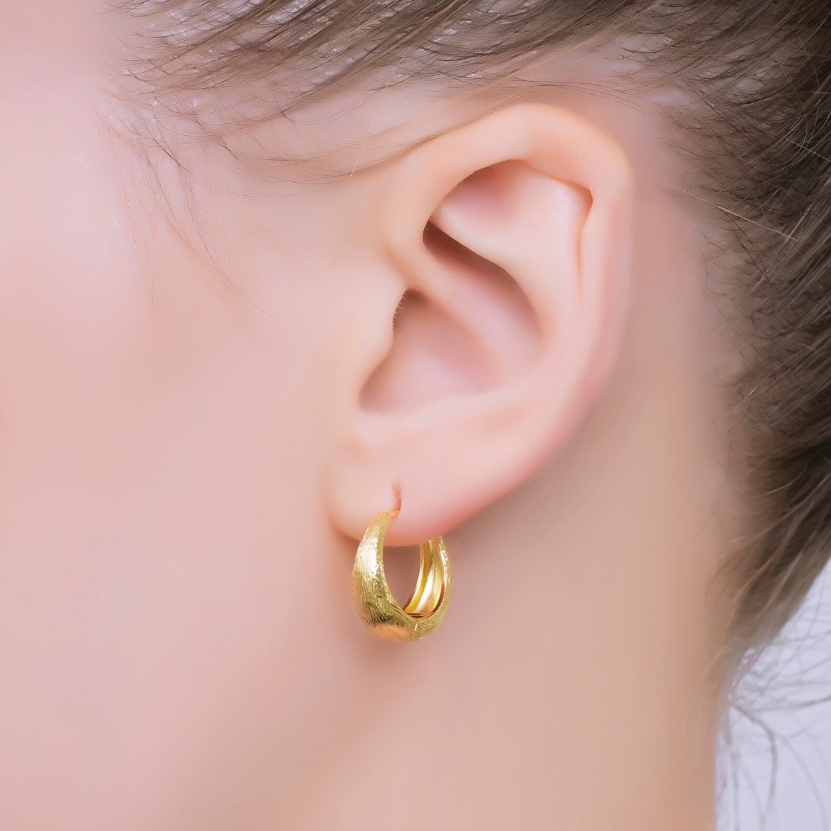 16.5 mm Minimalist Textured Dome Lever Back Huggie Earrings in Gold &amp; Silver | AJ-102 AJ-116