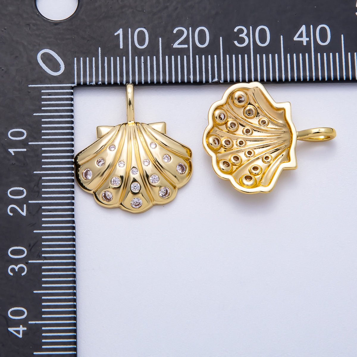 16K Gold Filled 22mm Clear CZ Dotted Clam Shell Pendant | Charms-00575
