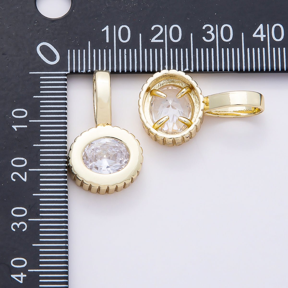16K Gold Filled 24.5mm Clear CZ Ribbed Round Solitaire Pendant | Charms-00815