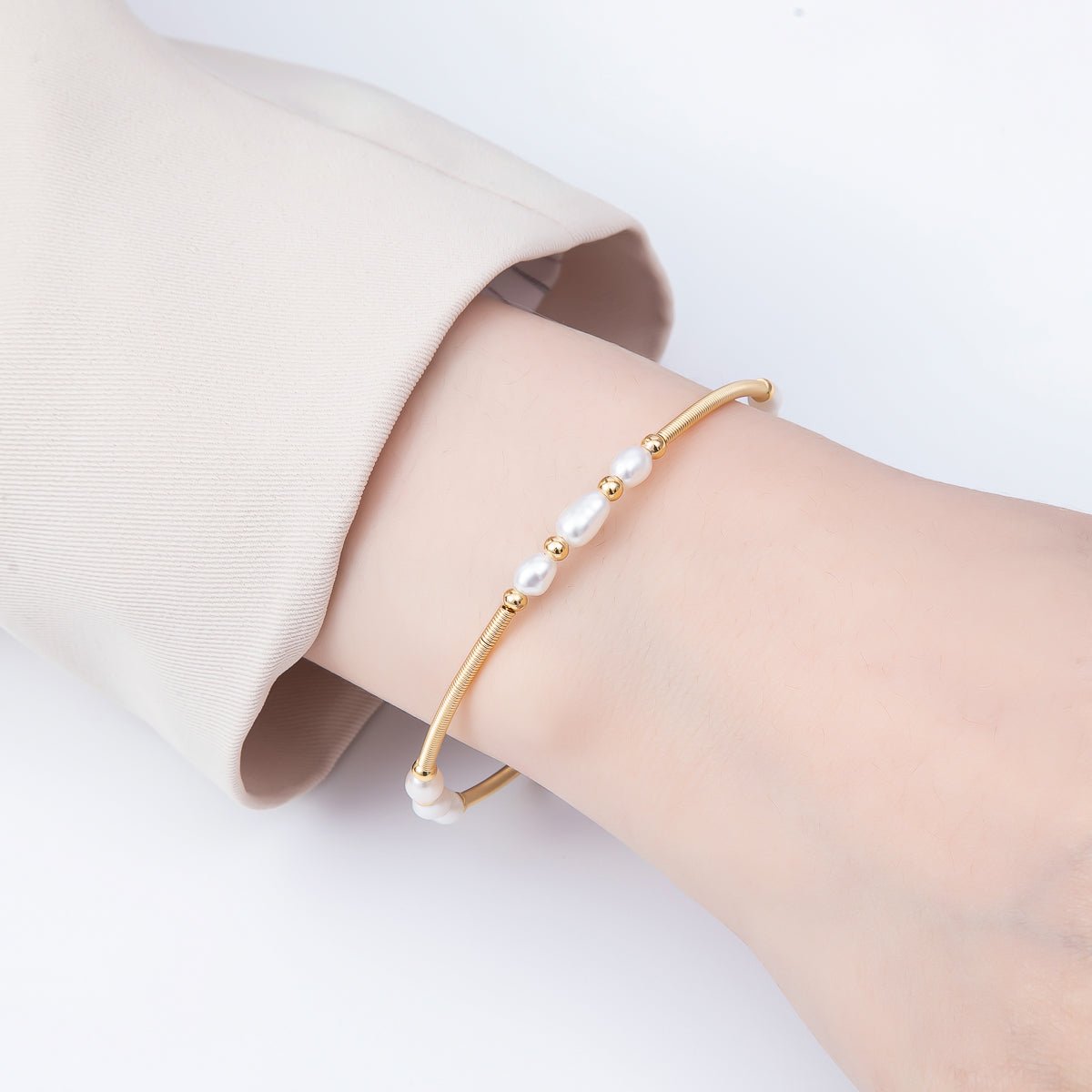 16K Gold Filled 4mm Freshwater Pearl Coil Wire Cuff Bangle Bracelet | WA-04467