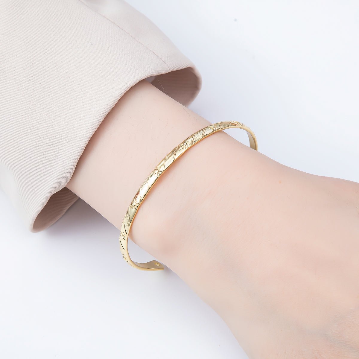 16K Gold Filled Lined Sun Ray Textured Half Cuff Bracelet Finding for Bangle Supplyt | WA-04453