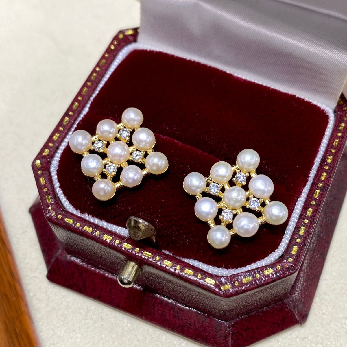 Light Luxury Natural Freshwater Pearl Ear Studs